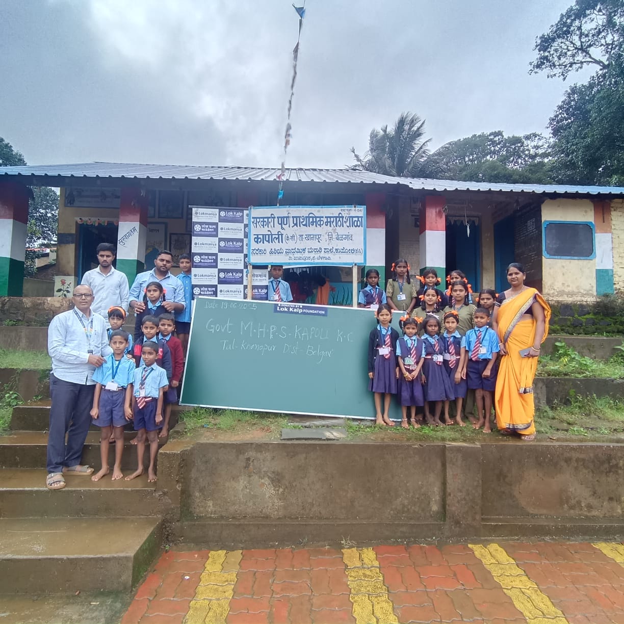 lok-kalp-foundation-donates-green-boards-schools-jamboti-kapoli-daroli-1