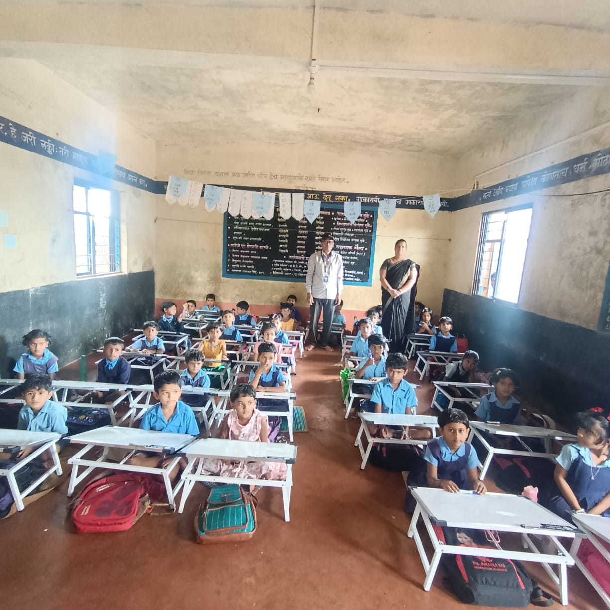lok-kalp-foundation-donates-whiteboard-study-tables-mhps-jamboti-school-2