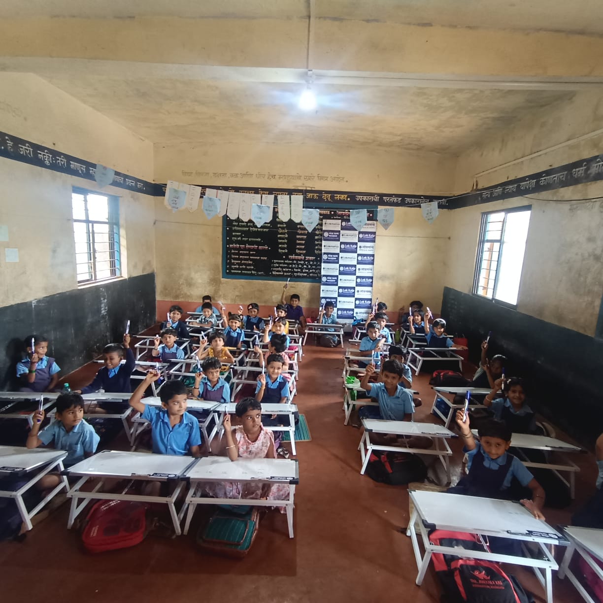 lok-kalp-foundation-donates-whiteboard-study-tables-mhps-jamboti-school-3