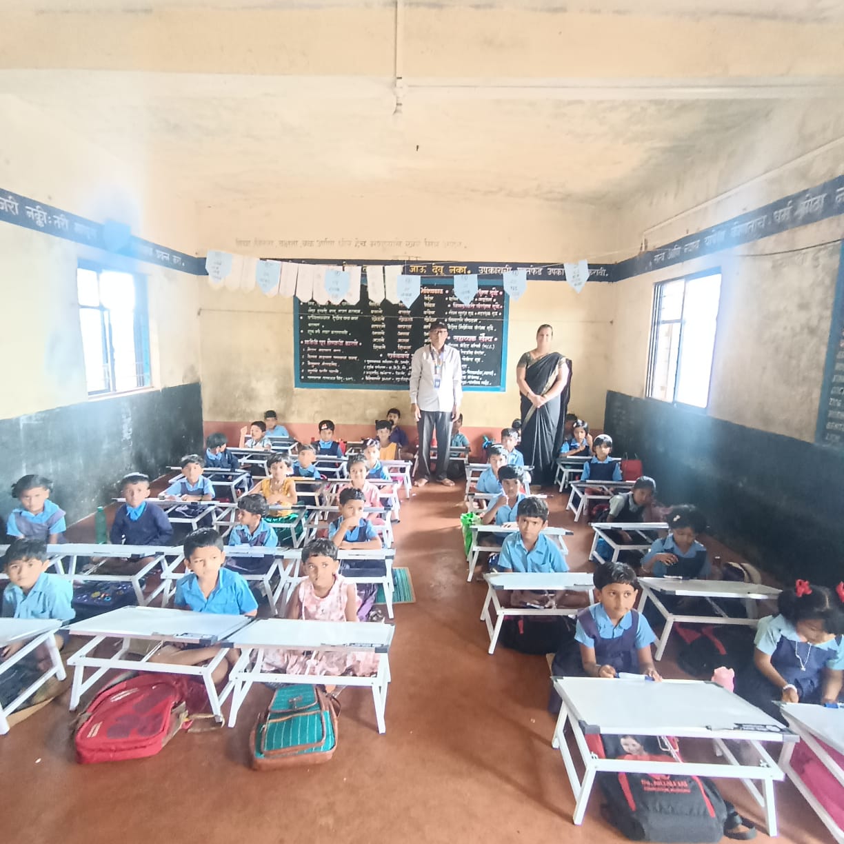lok-kalp-foundation-donates-whiteboard-study-tables-mhps-jamboti-school-5