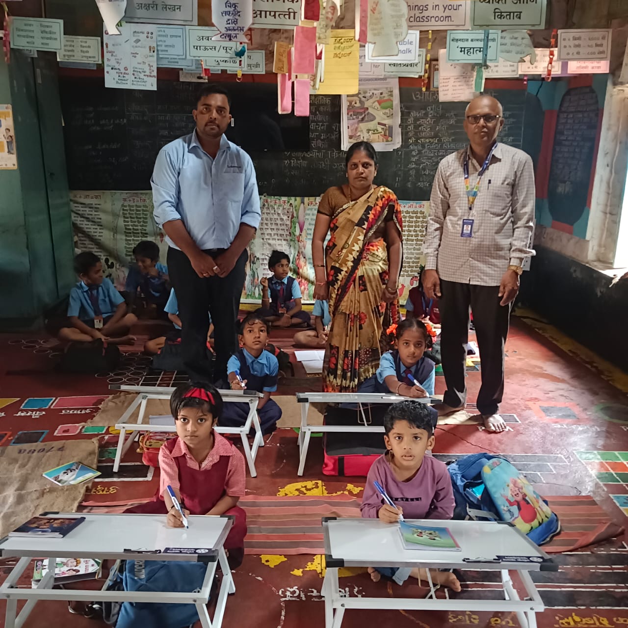 lok-kalp-foundation-donates-whiteboard-study-tables-mhps-schools-1