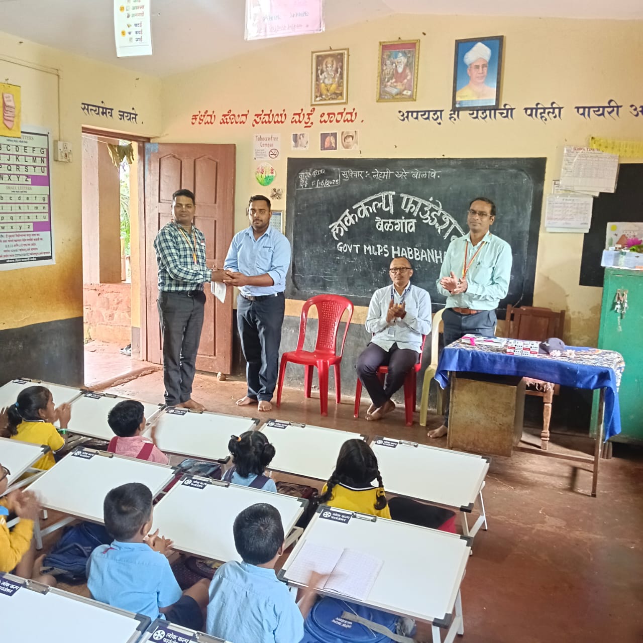lok-kalp-foundation-donates-whiteboard-study-tables-mhps-schools-2